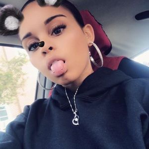 Meet your Posher, Lylas